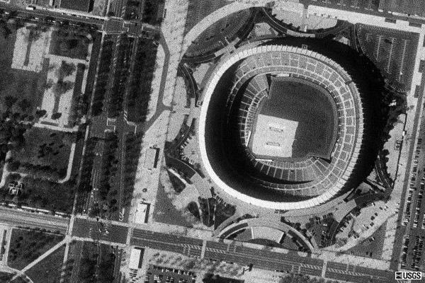 Aerial picture of Veterans Stadium from 1999