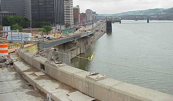 View of the elevated lanes being rebuilt during the Fort Pitt rehabilitation