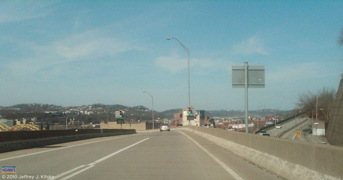 Crossing over PA 380/Bigelow Boulevard just after entering the HOV lanes at Bedford Avenue.