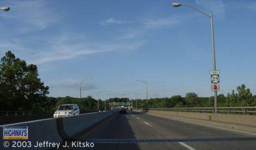 Picture of the former northbound Scudder Falls Toll Bridge from 2003